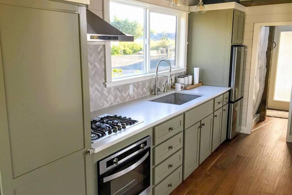 Azalea - Tiny Home Living In Style! Waldport Exterior photo