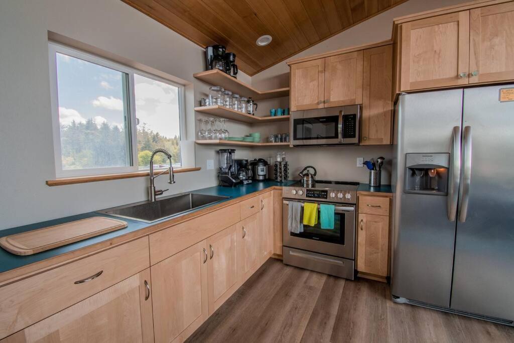 Azalea - Tiny Home Living In Style! Waldport Exterior photo